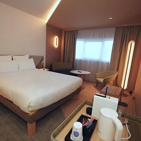 노보텔 마른 라 발레 콜레지앵 호텔 4*