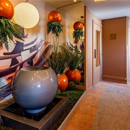 نوفوتيل مارن لا فاليه كوليجيان 4* كولُجْيا