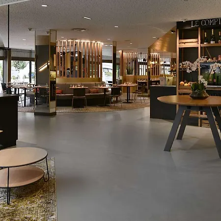 诺沃特玛娜瓦雷克雷吉安酒店 酒店 4*